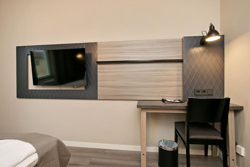First Hotel Brommaplan Stockholm Bagian luar foto