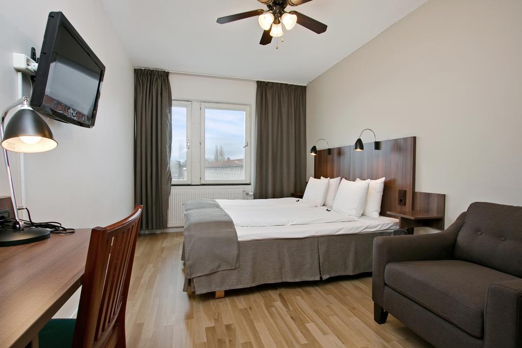 First Hotel Brommaplan Stockholm Bagian luar foto