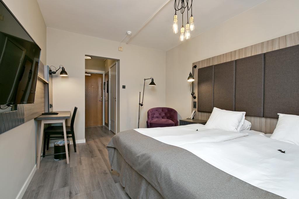 First Hotel Brommaplan Stockholm Bagian luar foto