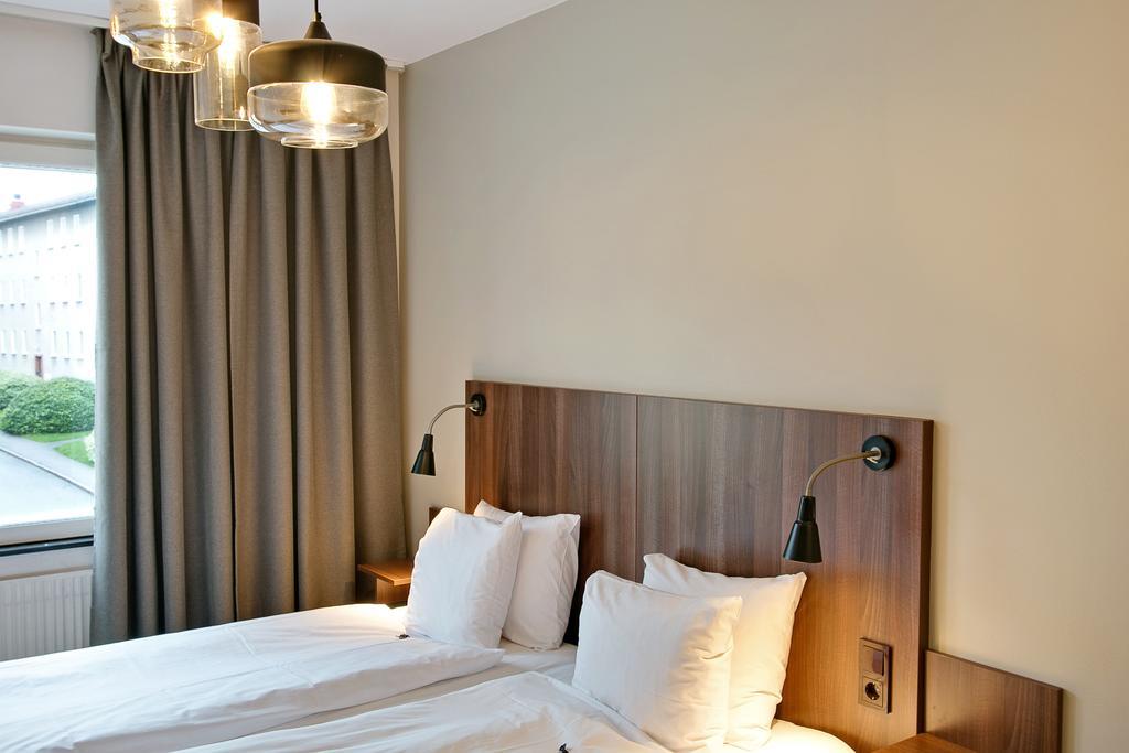 First Hotel Brommaplan Stockholm Bagian luar foto
