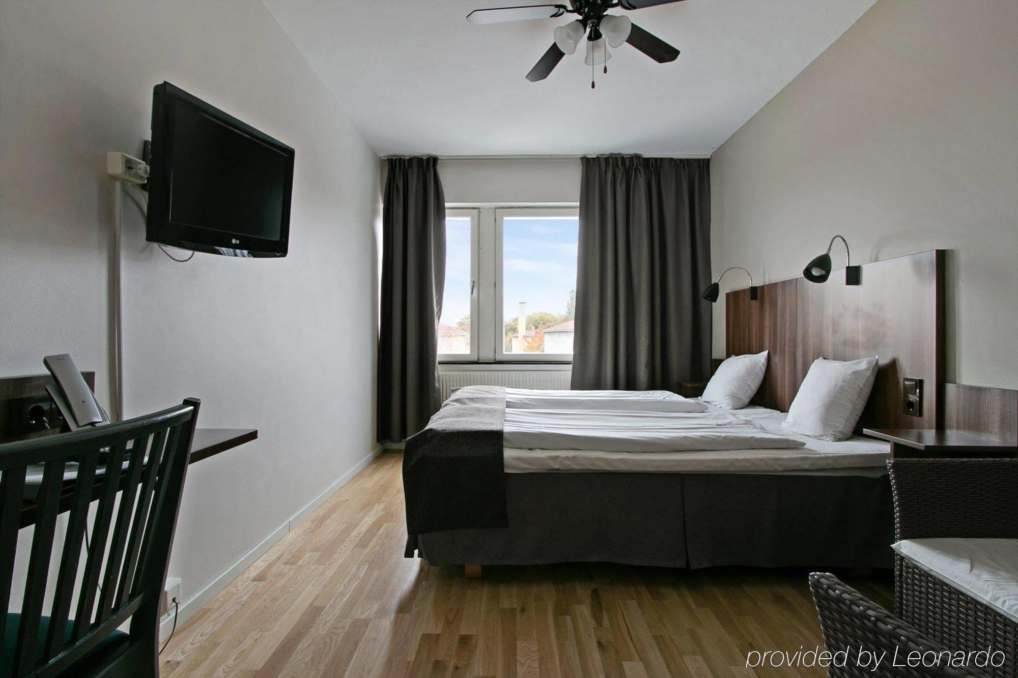 First Hotel Brommaplan Stockholm Bagian luar foto