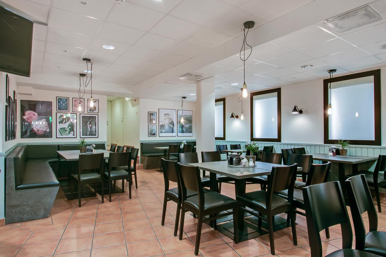 First Hotel Brommaplan Stockholm Bagian luar foto