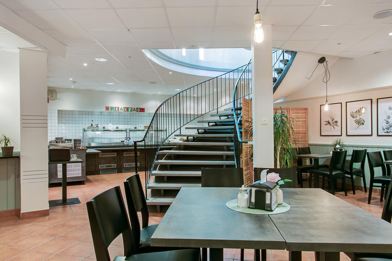 First Hotel Brommaplan Stockholm Bagian luar foto