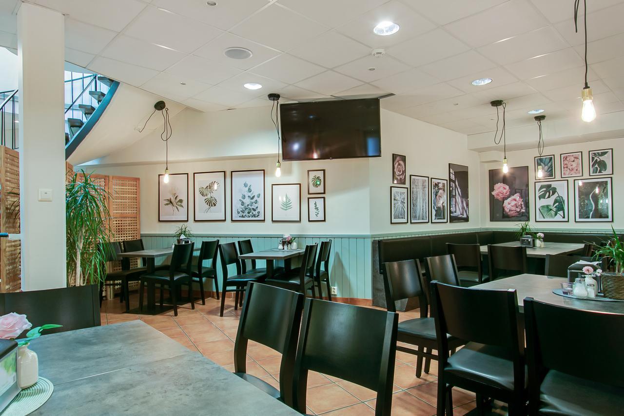First Hotel Brommaplan Stockholm Bagian luar foto