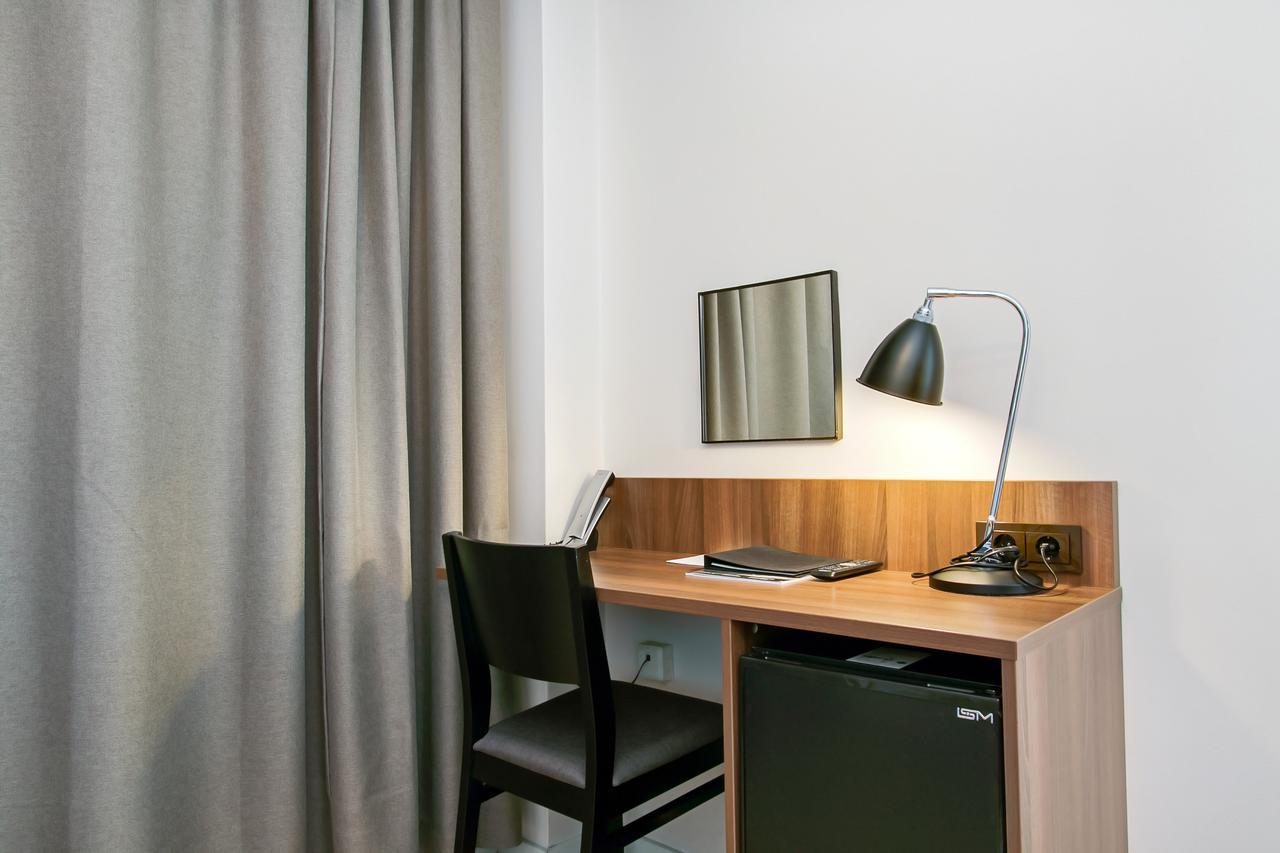 First Hotel Brommaplan Stockholm Bagian luar foto