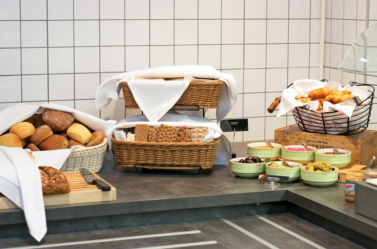 First Hotel Brommaplan Stockholm Bagian luar foto